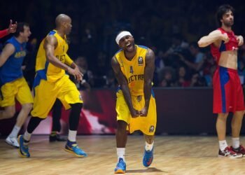 Nella semifinale di Eurolega 2014, chi del CSKA Mosca perse palla propiziando il canestro vittoria di Tyrese Rice?