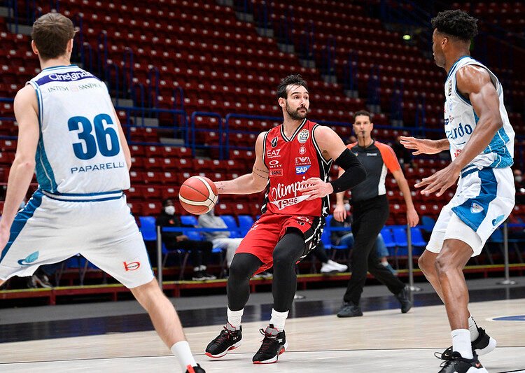 Legabasket: Cantù e Bayehe ci provano ma l’Olimpia controlla, le pagelle