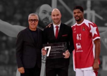 L’Olimpia Milano omaggia Vasilis Spanoulis al Pireo