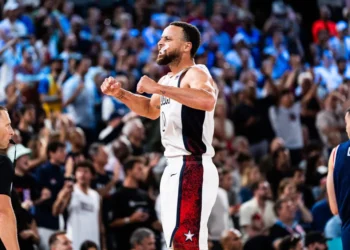 Olimpiadi Parigi 2024: Team USA trema ma rimonta la Serbia, le pagelle