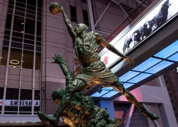 Statue NBA