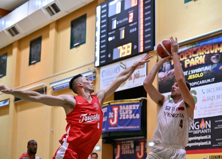 Venezia vince la battaglia di Trieste: le pagelle