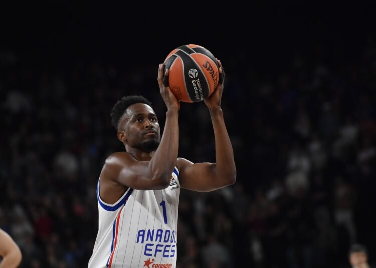 Efes-Olimpia, profondo biancorosso sul Bosforo: le pagelle