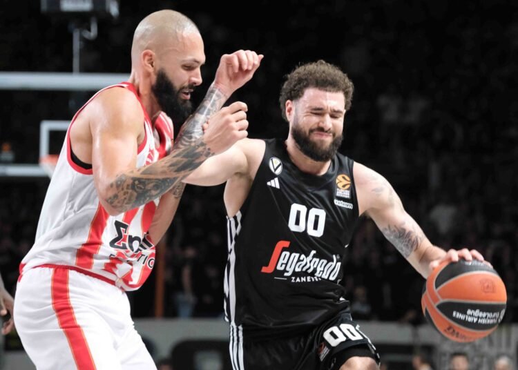 L’Olympiacos passeggia sui resti di una Virtus orgogliosa, le pagelle.