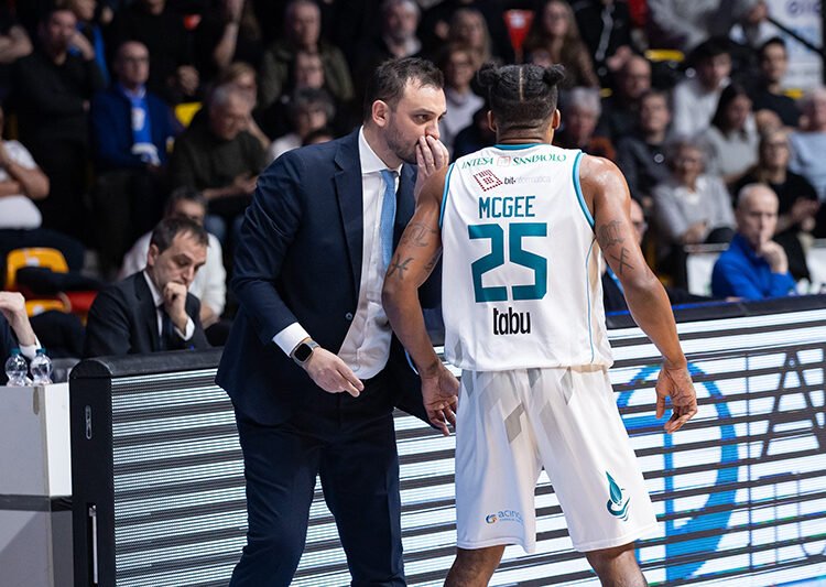 Cantù a 4 sconfitte di fila con Forlì: c’è McGee, ma mancano gli assist
