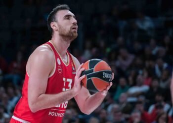 Nikola Milutinov (Olympiacos)