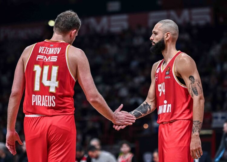 Sasha Vezenkov-Evan Fournier (Olympiacos)