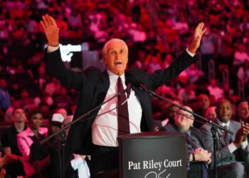 Pat Riley si difende su Jimmy Butler: “Non chiedo scusa, gli auguro buona fortuna”