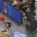 Panathinaikos-Olympiacos è follia: gestaccio di Fournier, espulsioni e far west