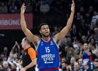 Efes, il derby maledetto: ancora rimonta subita e ancora sconfitta PJ Dozier