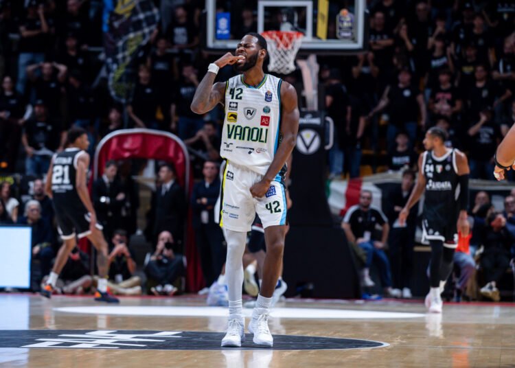 La Virtus si spegne e Cremona fa il colpo con un clamoroso parziale, le pagelle