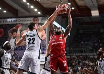 Milano sbanca Sassari nel finale con un ottimo Booker, le pagelle