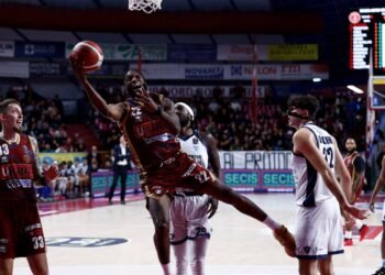 La Reyer chiude bene la gara e batte Sassari sul 86-79, dopo aver anche sofferto. Le pagelle