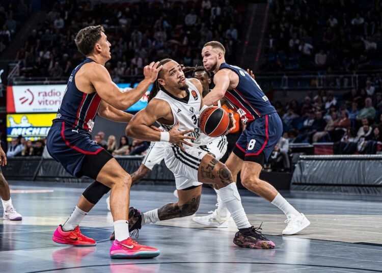 La Virtus da trasferta non vince mai, Baskonia sempre avanti. Le pagelle.