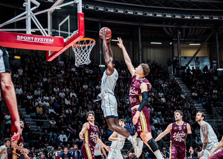 La Fortitudo soffre nel finale ma difende il fortino, Livorno battuta 66-64: le pagelle