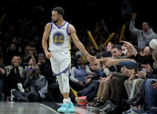Steph Curry, futuro nelle sue mani: i Warriors gli offrono l’estensione da 136 milioni Curry