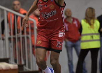 Trieste vola sulle ali di Ramsey e batte Sassari, le pagelle