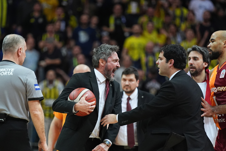 Pozzecco espulso contro il Fenerbahce, Galatasary furioso
