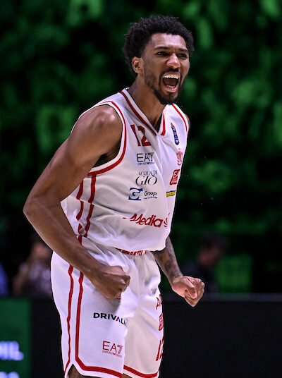 Un Brooks stellare manda Milano in finale, Brescia lotta ma deve arrendersi, le pagelle