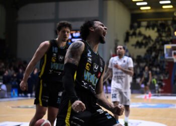 Willis fa esplodere il PalaRadi. Cremona il derby con Cantù è tuo, le pagelle