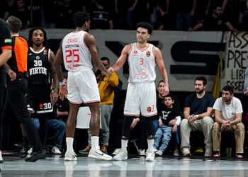 “Come sei finito qui?”: il suocero di Elijah Bryant a festeggiare il titolo dei Bucks
