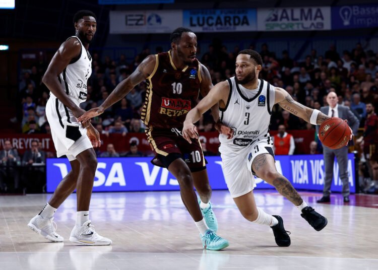Derby italiano di Eurocup vinto dall’Aquila Trento 90-94 sulla Reyer Venezia, e vola ai quarti di finale. Le pagelle