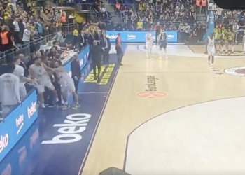 Mike James spinge Okobo dopo il ko col Fenerbahce: Monaco nel caos