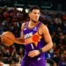 Booker sempre più isolato: i Suns perdono la quinta di fila