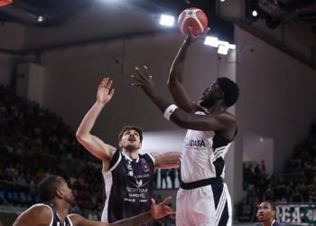 Virtus Bologna corsara alla Nova Arena; Tortona cade 69-74: le pagelle