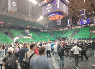 Backdoor On Court