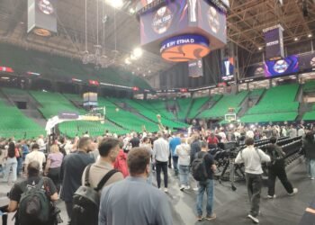 Backdoor On Court