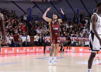 Reyer vince con Tessitori 89-85 contro la Virtus di Edwards, è 2-1. Le pagelle