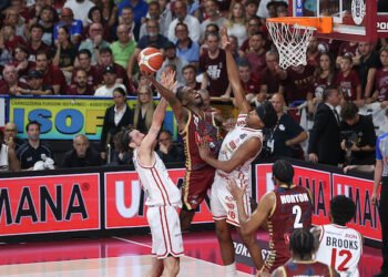 Il super terzo quarto della Reyer rimanda la festa scudetto dell’Olimpia