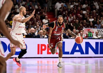 Reyer stoica fa 109-97 di forza, e costringe l’Olimpia almeno a gara 4. Le pagelle