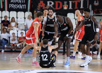Varese cede nel finale contro la Maxima Roma sotto gli applausi di Masnago