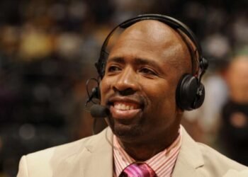 Kenny Smith difende la NBA sul caso Clippers: “Devono subire le conseguenze”