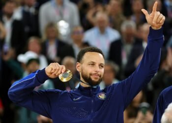 Curry senza mezzi termini: “Chi non voleva LeBron ai Warriors è un idiota”