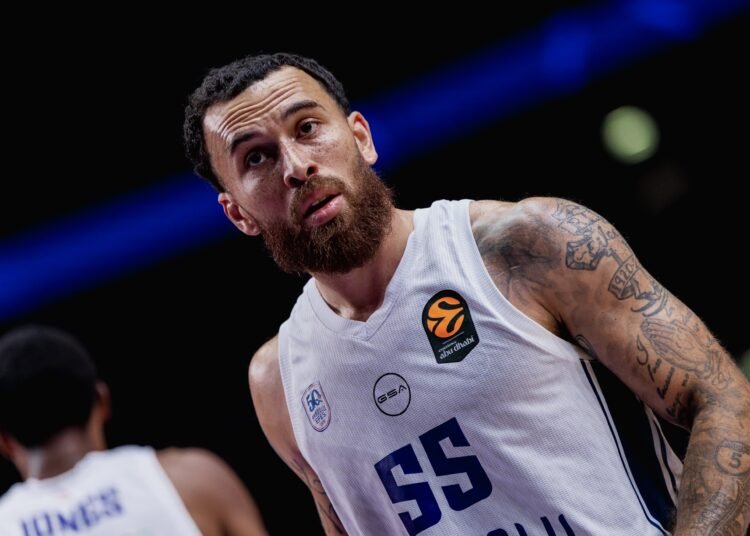 Efes, scontro verbale tra Mike James e Pablo Laso