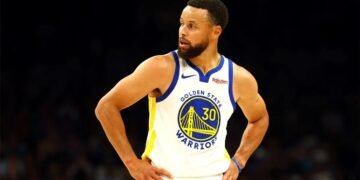 Steph Curry rinnova con i Warriors rinunciando a 20 milioni