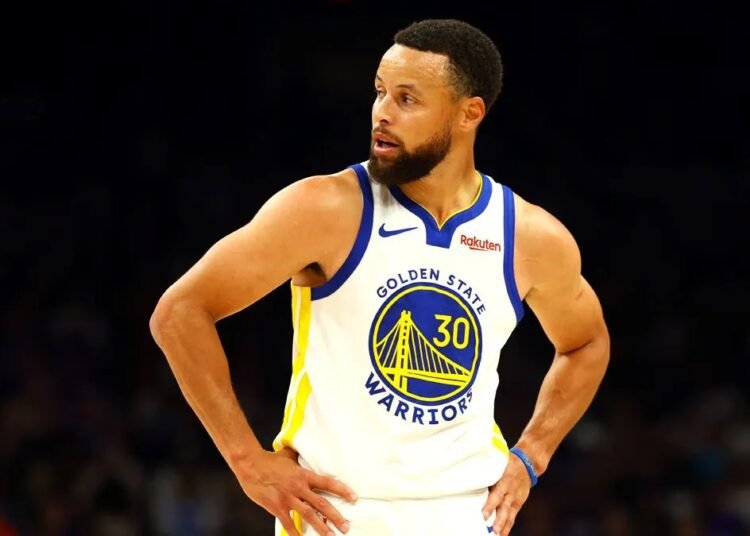 Steph Curry rinnova con i Warriors rinunciando a 20 milioni