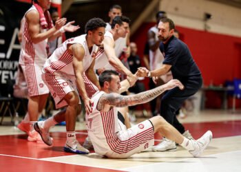 Olimpia al completo: Poeta punta in alto