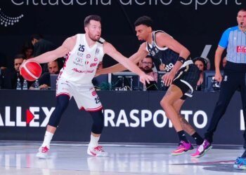 Backdoor On court