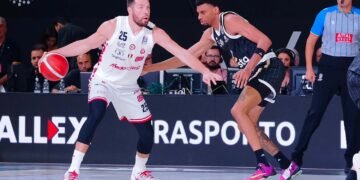 Backdoor On court