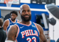 LeBron in panchina fa da babysitter alla figlia di Maxey