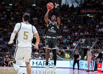 Carr trascina la Virtus: rimonta e vittoria contro la Maxima, le pagelle
