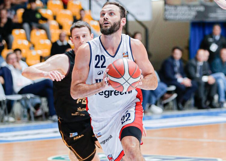 Urania Milano lascia il fondo alla Juvi Cremona, ma perde Scott-Grayson per infortunio